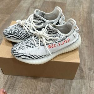 Yeezy Boost 350 V2 Zebra